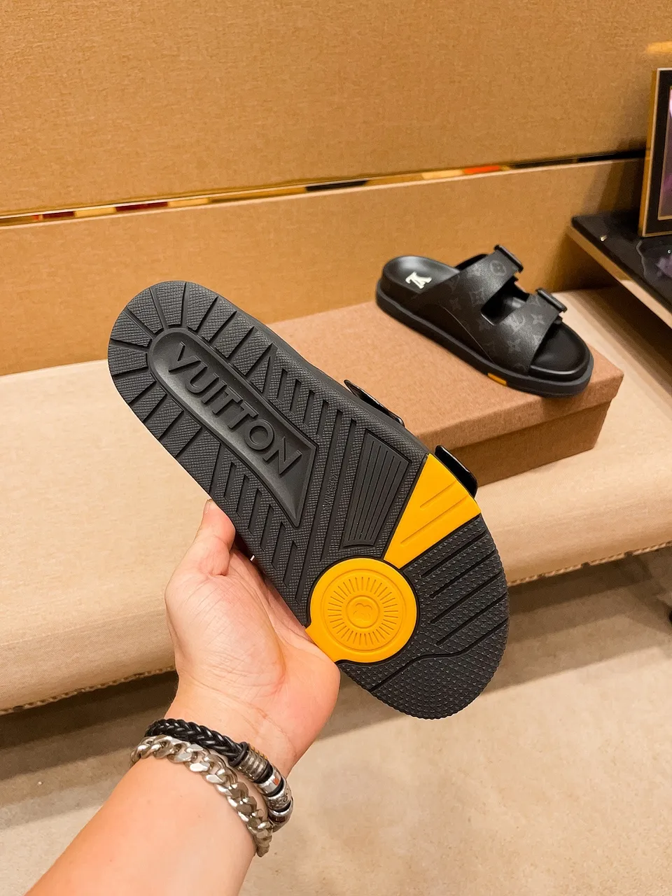 Men's shoes 💰 380 💰 New model on the market 🔥 [LV 🔥 Slippers] High-end 1:1 mold customization of first-layer cowhide, original upgraded version of the outsole, lighter and non-slip. The market's top quality, fashionable and trendy, versatile and popular, simple yet tasteful, a must-have for fashionistas, exuding a fashionable and casual atmosphere, fashion is at your feet, full of confidence, the same style at the counter 👍The season of spring and summer slippers is here, they are super beautiful to wear, 38-44, multiple colors available🔥